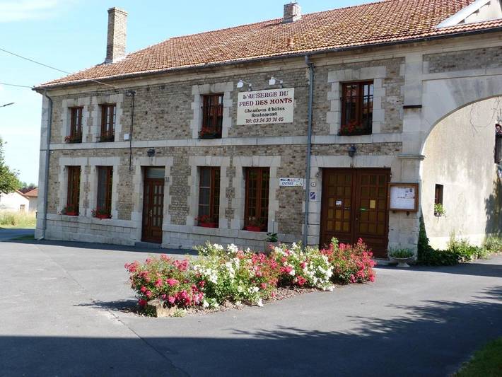 Chambre d’hôte pour 2 personnes, avec Jacuzzi et Terrasse ainsi que Jardin et Piscine
