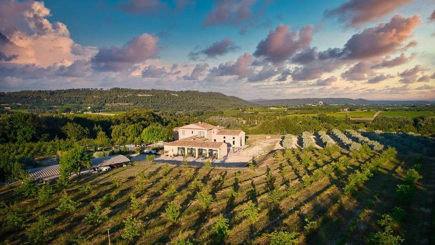 Chambre d’hôte pour 2 personnes, avec jardin ainsi que jacuzzi et piscine