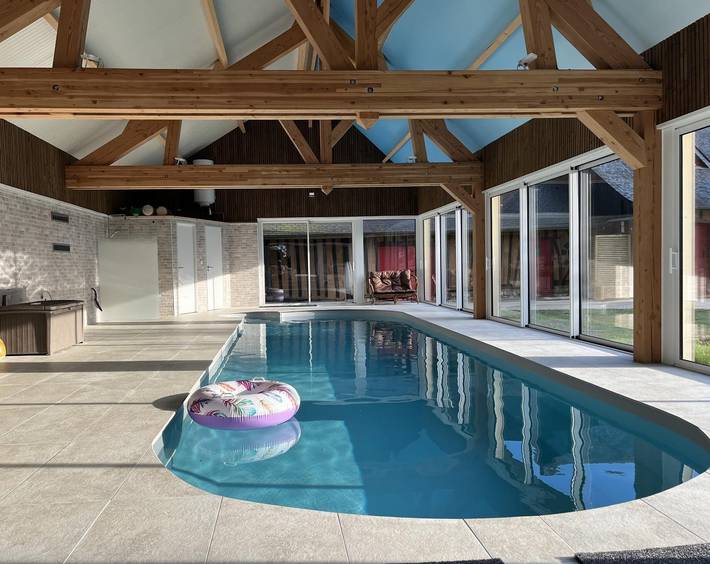 Location de vacances pour 4 personnes, avec Terrasse et Jardin ainsi que Piscine et Vue en Normandie
