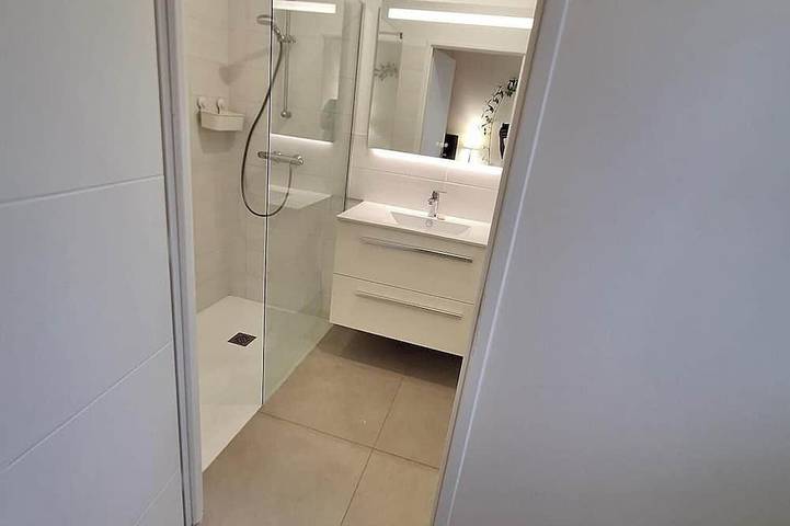 Ganze Wohnung, Renovated T2 apartment with garden, garage, close to center, easy access. in Caudéran (Bordeaux), Bordeaux