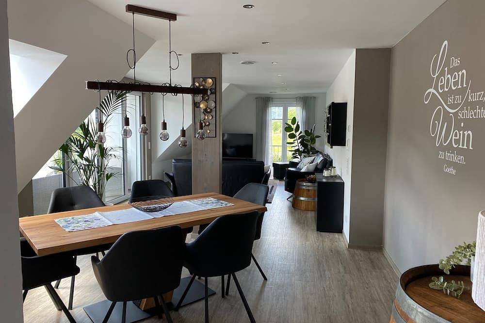 Ganze Wohnung, Exklusive Ferienwohnung (125qm) mit schöner Dachterrasse für 6 Personen in Bürgstadt, Fränkisches Weinland