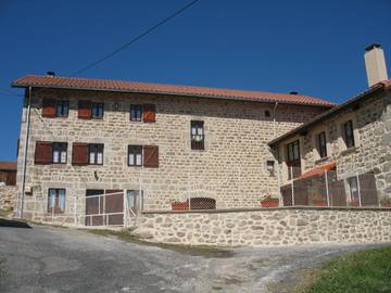 Gîte pour 4 personnes, avec balcon à Saint-Anthème