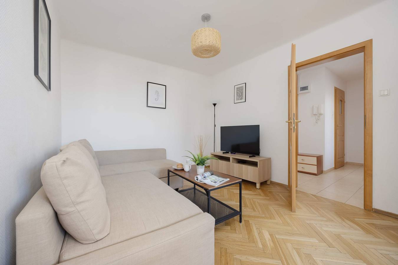 Ganze Wohnung, Spacious Apartment | 3 Bedrooms | Close to Metro. in Warschau, Masowien
