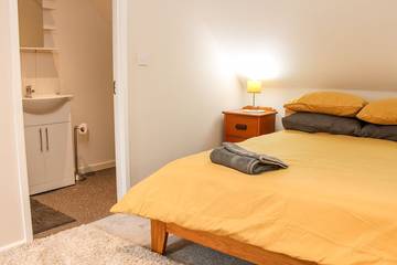 Cottage for 2 People in Stafford, Staffordshire, Photo 2