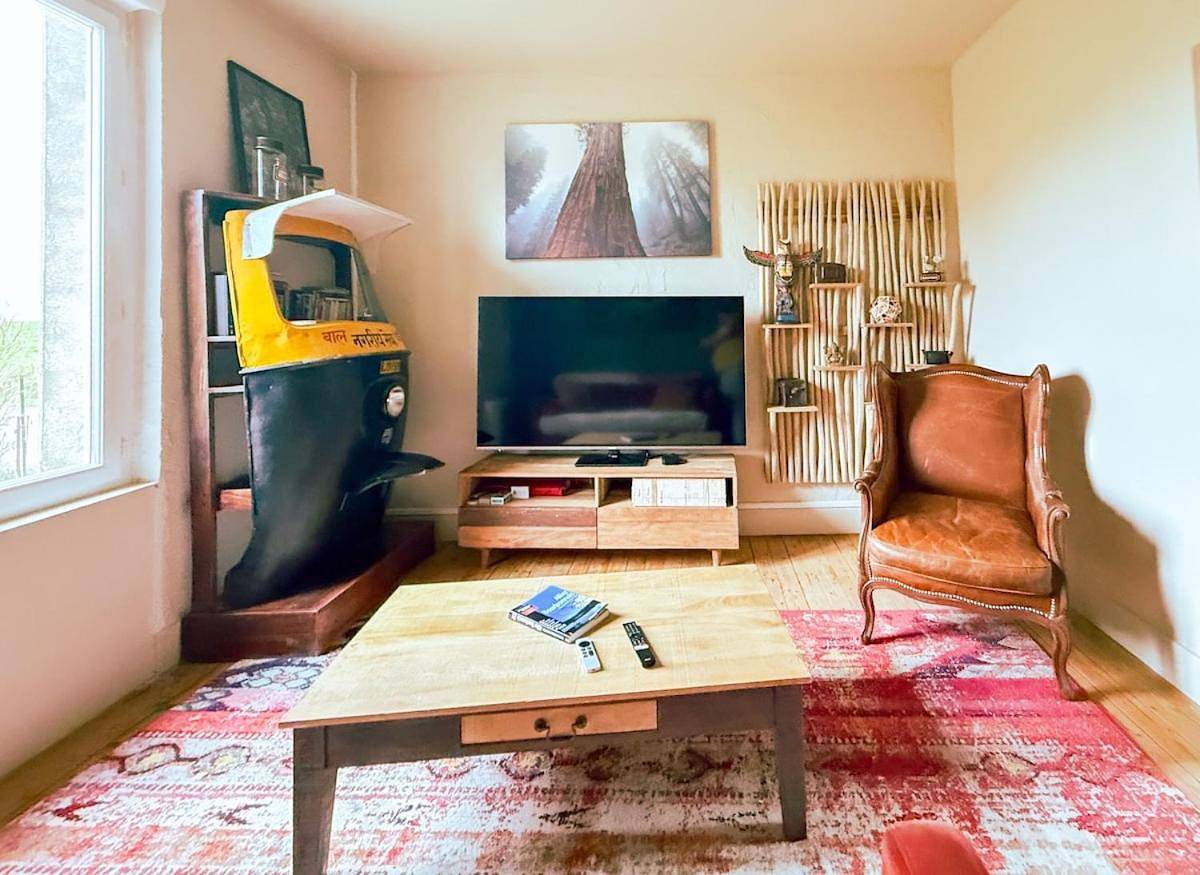 Two-Bedroom House in Droiturier, Région de Vichy