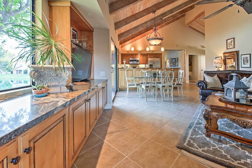 Ganze Wohnung, Geräumige Rancho Mirage Condo w / Wasser & Mtn Ansichten! in Rancho Mirage, Coachella Valley