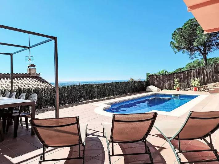 Location de vacances pour 6 personnes, avec terrasse et piscine à Tordera - 2