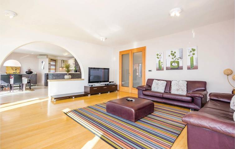 Gemütliche 2-Zimmer-Wohnung mit Pool, in der Nähe des Strandes von Kantrida in Rijeka, Primorje-Gorski Kotar