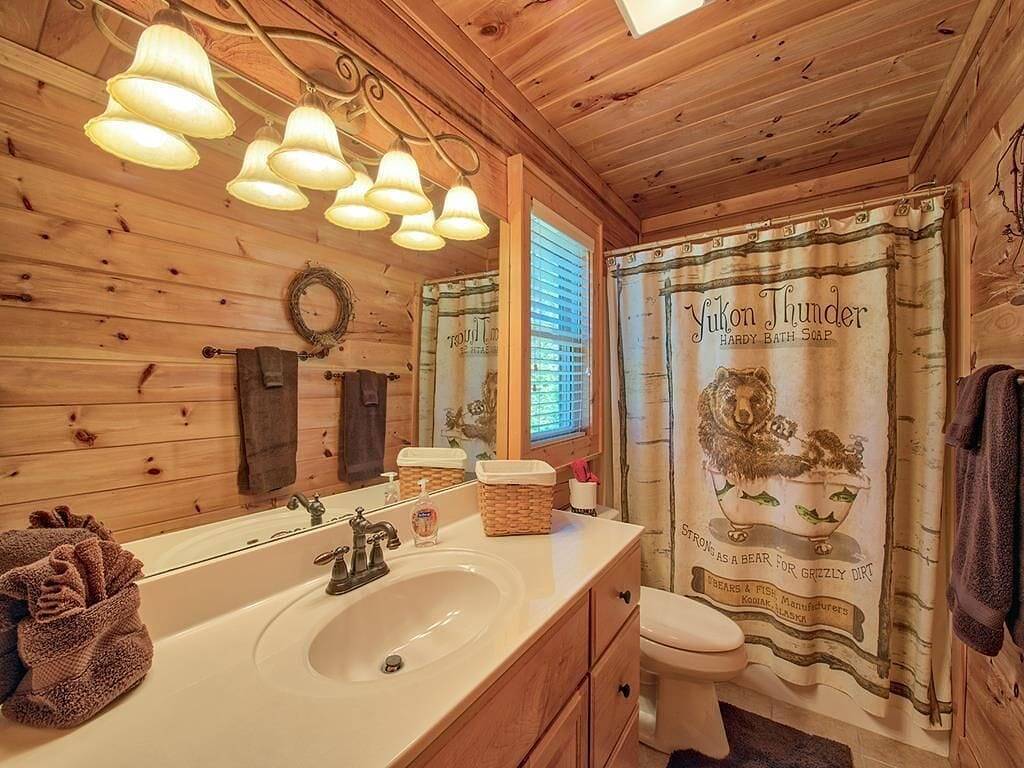 Crockett's Meadow! Hot Tub, Fast Wifi, Cable Tv, Fire Pit, Gas Grill! See Elk! in Blue Ridge Parkway, Maggie Valley