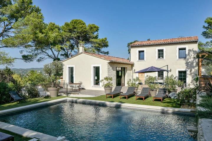 Chambre d’hôte pour 6 personnes, avec Terrasse et Jardin ainsi que Piscine et Vue