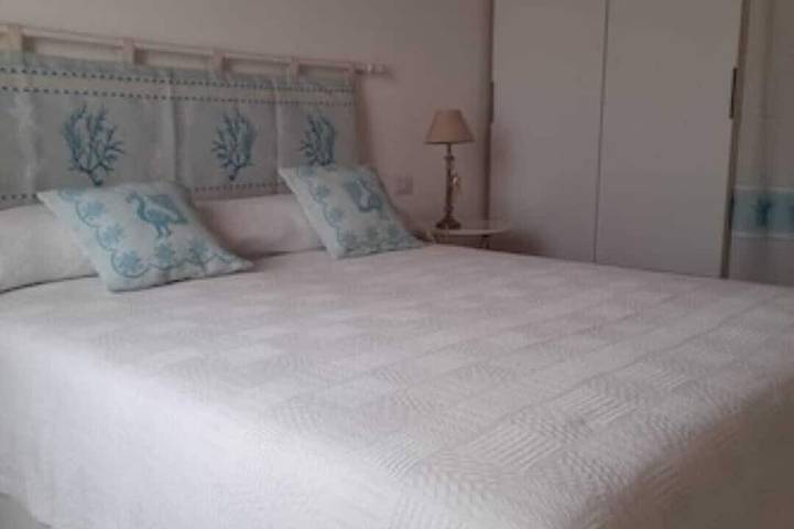 Appartamento intero, Room with a view: Biaitu 2 camere letto, 2 bagni, cucina, ampia terrazza in Cabras, Stagno di Càbras