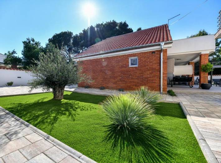 Ferienhaus für 8 Personen mit Balkon in Pasman Stadt, Pasman