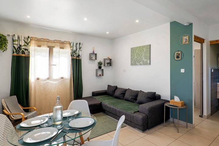 Hel lägenhet, Apartment 'Jolie Maisonnette Cosy 15 Min Mer' with Wi-Fi in Châteauneuf-les-Martigues, Medelhavskusten (Frankrike)