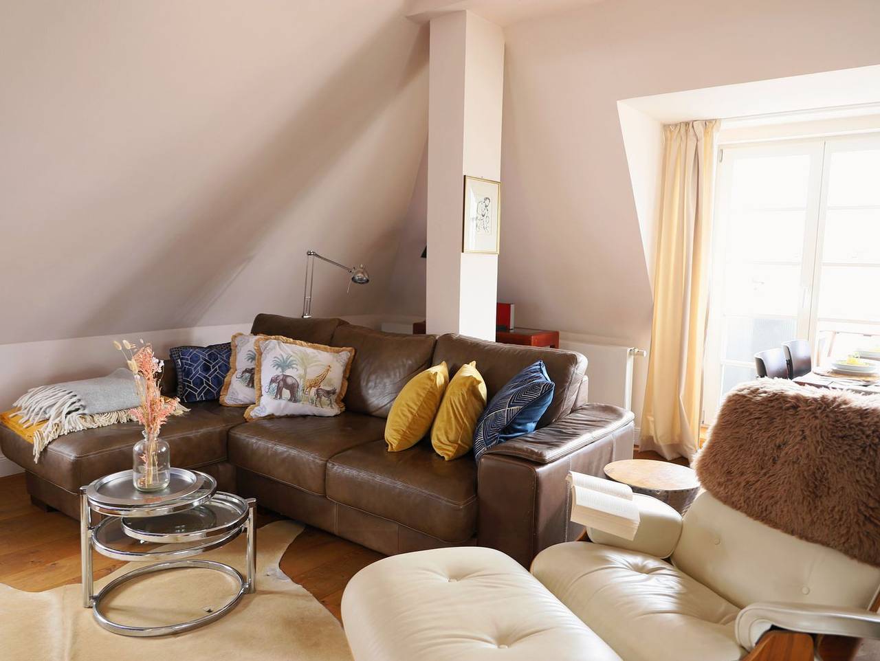 Ganze Wohnung, Modernes 3-Zimmer-Dg-Appartement mit Balkon in zentraler Lage Westerland in Westerland, Sylt (Gemeinde)