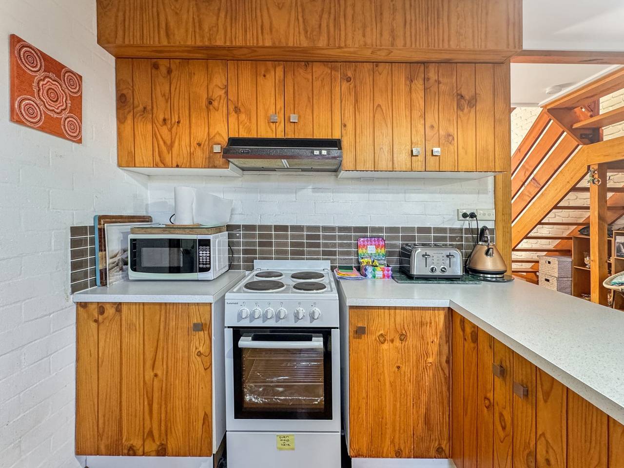 Entire apartment, 'Broulee Break' -2-Bed Beach House with Games Room in Broulee, New South Wales
