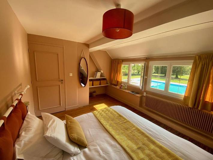 Chambre d’hôte pour 3 personnes, avec Terrasse ainsi que Jardin et Piscine