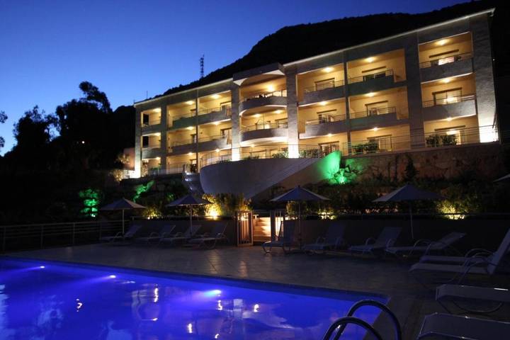 Hôtel pour 3 personnes, avec Terrasse et Jardin ainsi que Piscine et Vue