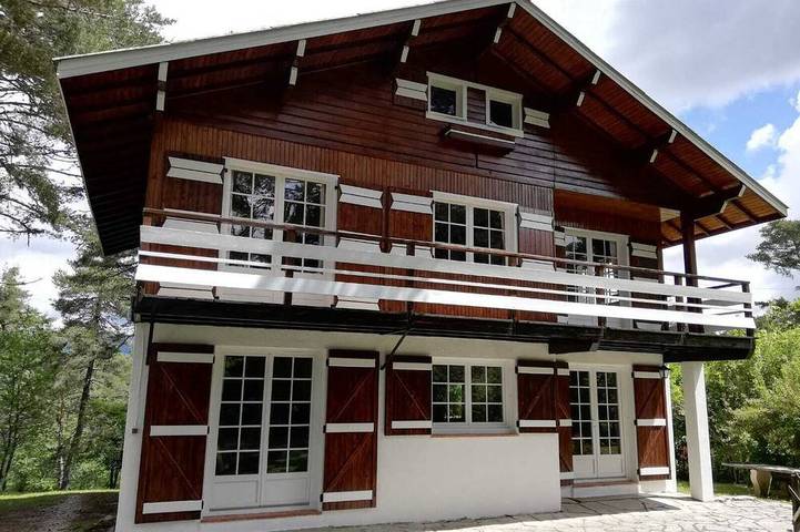 Gîte pour 8 personnes, avec jardin et jacuzzi, animaux acceptés à La Bastide