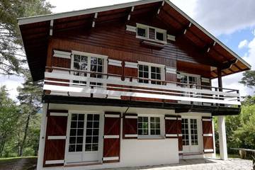 Gîte pour 8 personnes, avec jardin et jacuzzi, animaux acceptés à La Bastide