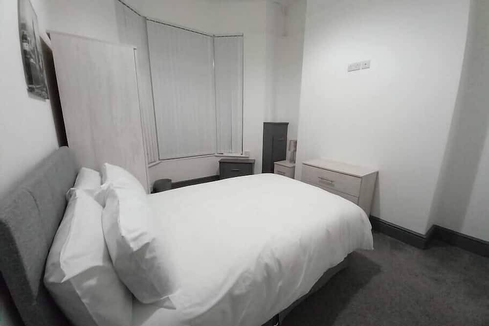 Stunning 4 Br Hanley House in Stoke-on-Trent, Midlands