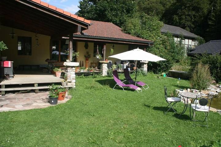 Ferienhaus für 8 Personen, mit Terrasse und Garten sowie Ausblick in Jaun