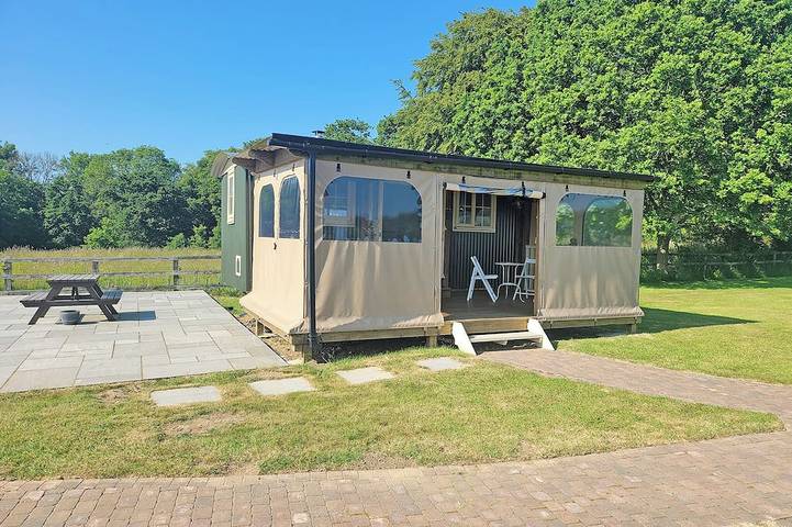 Glamping for 2 people in South Downs