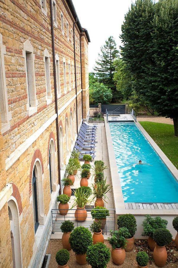 Hôtel pour 2 personnes, avec Jacuzzi et Terrasse ainsi que Jardin et Piscine