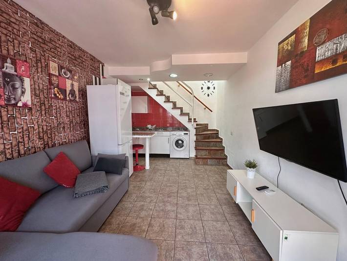 Ganze Wohnung, Ferienhaus Dunaflor Gemelo 2 mit Gemeinschaftspool, Terrasse und WLAN in Campo Internacional, San Bartolomé de Tirajana