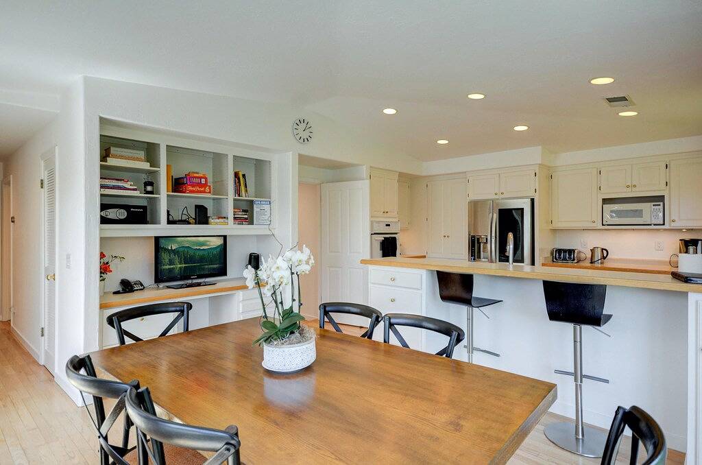 Cottage Sonoma @ Historische Plaza. Kostenlose Weinprobenpässe für alle Erwachsenen! in Sonoma, California North Coast