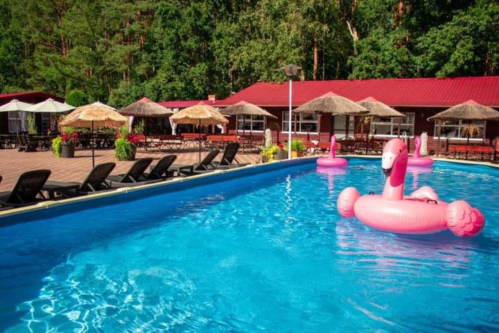 Resort für 4 Personen, mit Ausblick und Pool sowie Terrasse und Garten - 1