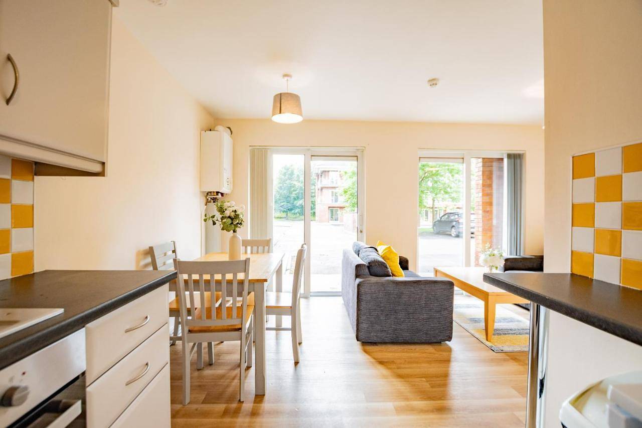 Entire apartment, Four-Bedroom Apartment in Limerick, County Limerick