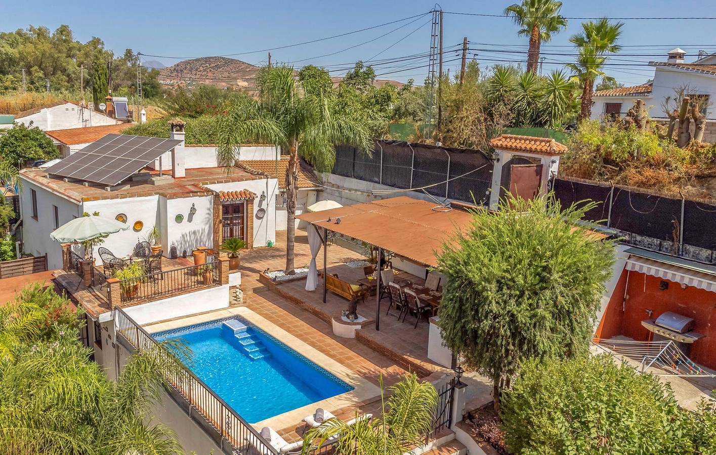 Cozy Apartment with Pool & WiFi, Near Alhaurín - Parking, AC & Grill in Alhaurín el Grande, Málaga Province