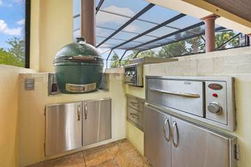 Vacation Rental for 10 Guests in Cedar Landing, Crescent Beach, Picture 4