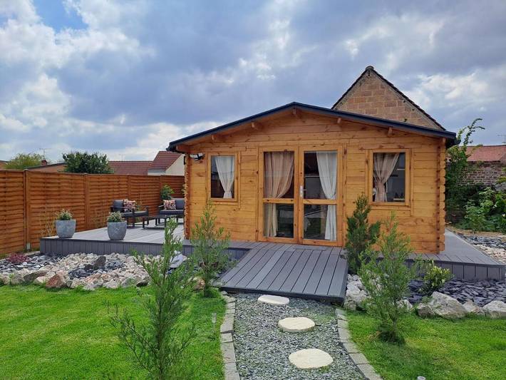 Location de vacances pour 4 personnes, avec terrasse ainsi que vue et jardin dans Poulainville