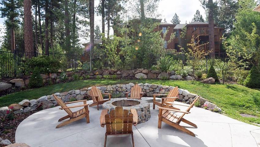 Hotel for 8 people, with hot tub and pool as well as yard in Diamond Peak