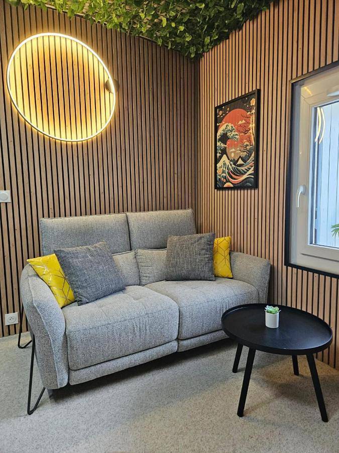 Villa Oasis - Love Room avec Spa Privatif, Massages & Autres Appartements Standards à thèmes sans spa in Lamalou-les-Bains, Région de Béziers