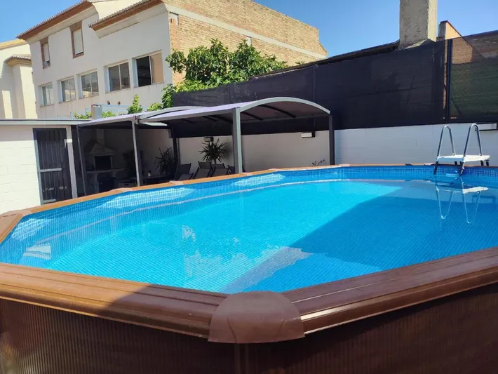 Ferienhaus für 14 Personen, mit Pool und Balkon - 1