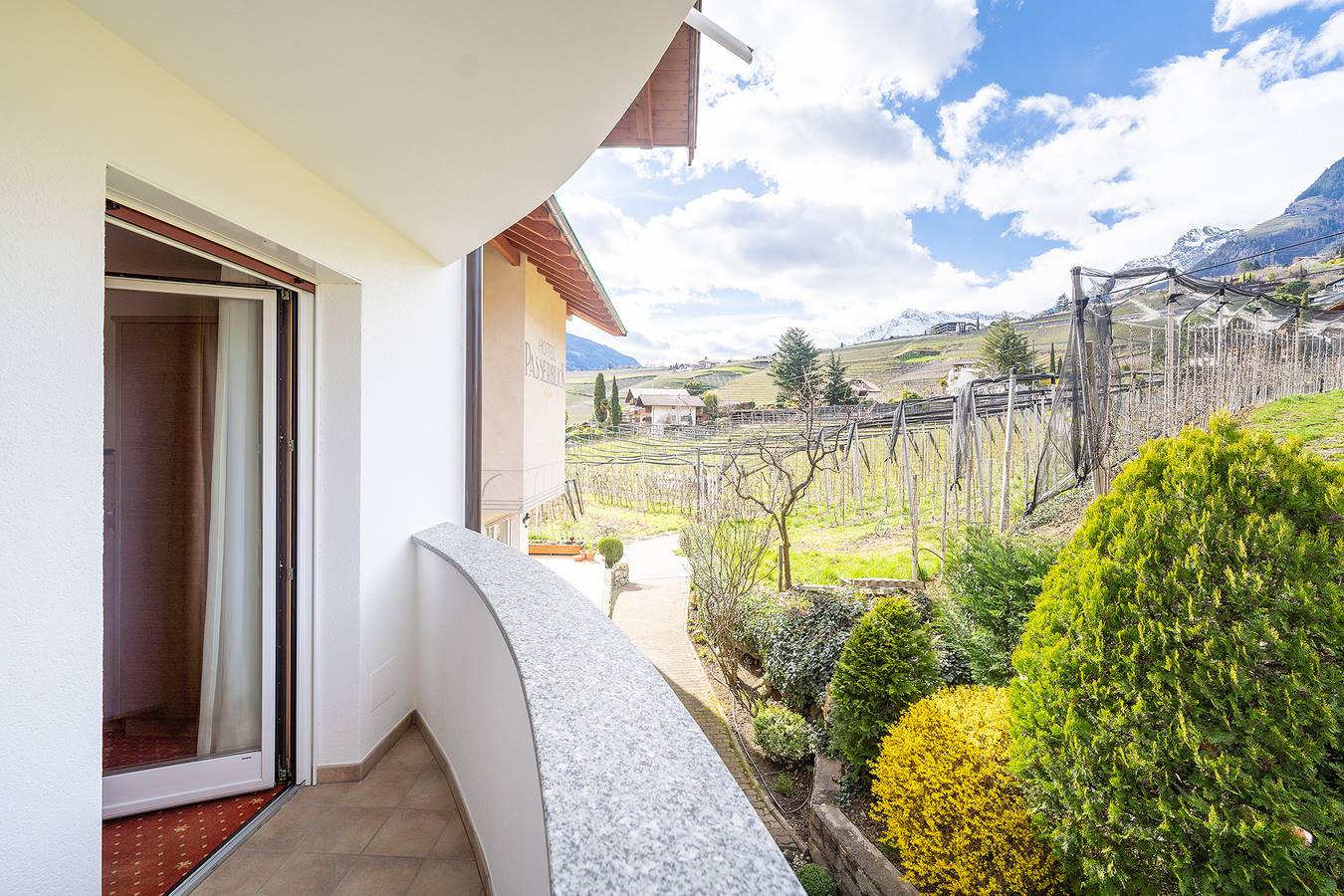 Camera 'Passerblick' con vista sulle montagne, Wi-Fi e aria condizionata in Comune di Tirolo, Gruppo Tessa