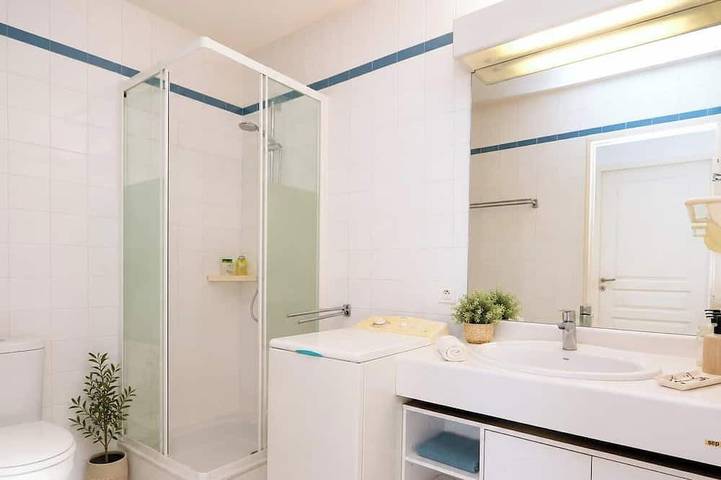 Gîte pour 2 personnes, avec terrasse et piscine, animaux acceptés dans Calanque du Fournas - 3