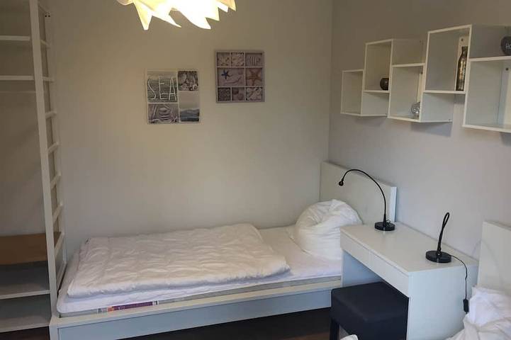 Vicino alla spiaggia, immerso nel verde, adatto ai bambini, tranquillo ma centrale, cucina nuova, W-Lan, camino in Boltenhagen, North-West Mecklenburg (Wismar region)