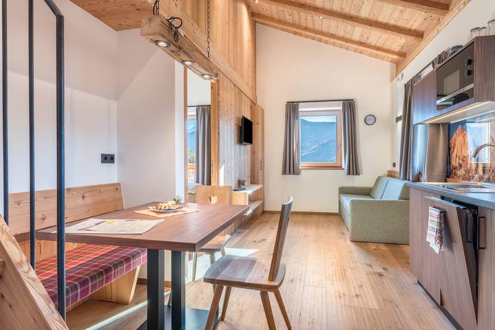 Hel lejlighed, Apartment "Guntschöllerhof Rotwand" with Mountain View, Wi-Fi, Balcony & Garden in Aica di Sopra, Völs am Schlern
