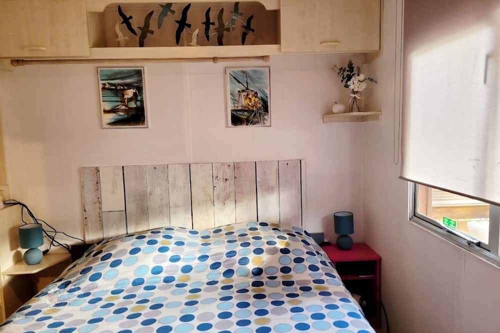 Châlet 4 Personnes Belle Terrasse à 50 m. de la Plage Face à L'île Madame in Port-des-Barques, Region de Rochefort