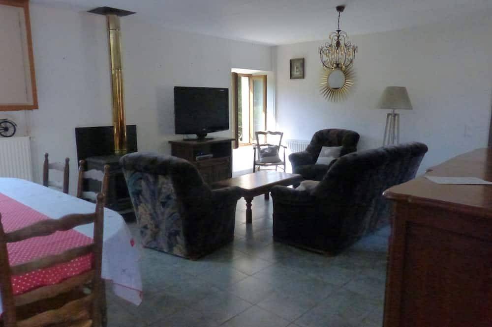 Maison de Campagne au Calme in Frayssinet-le-Gélat, Quercy