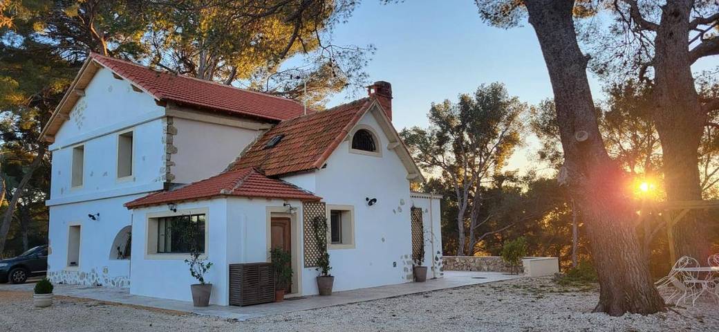 Ferienhaus für 6 Personen, mit Pool und Ausblick sowie Terrasse und Garten, mit Haustier - 1