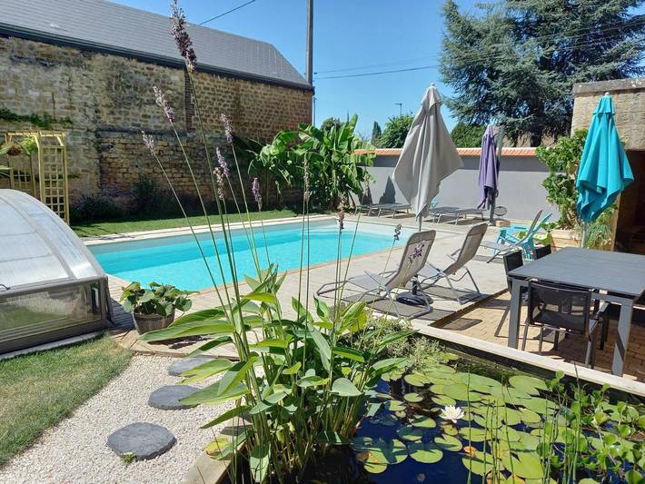 Location de vacances pour 5 personnes, avec Terrasse ainsi que Jardin et Piscine à Sedan