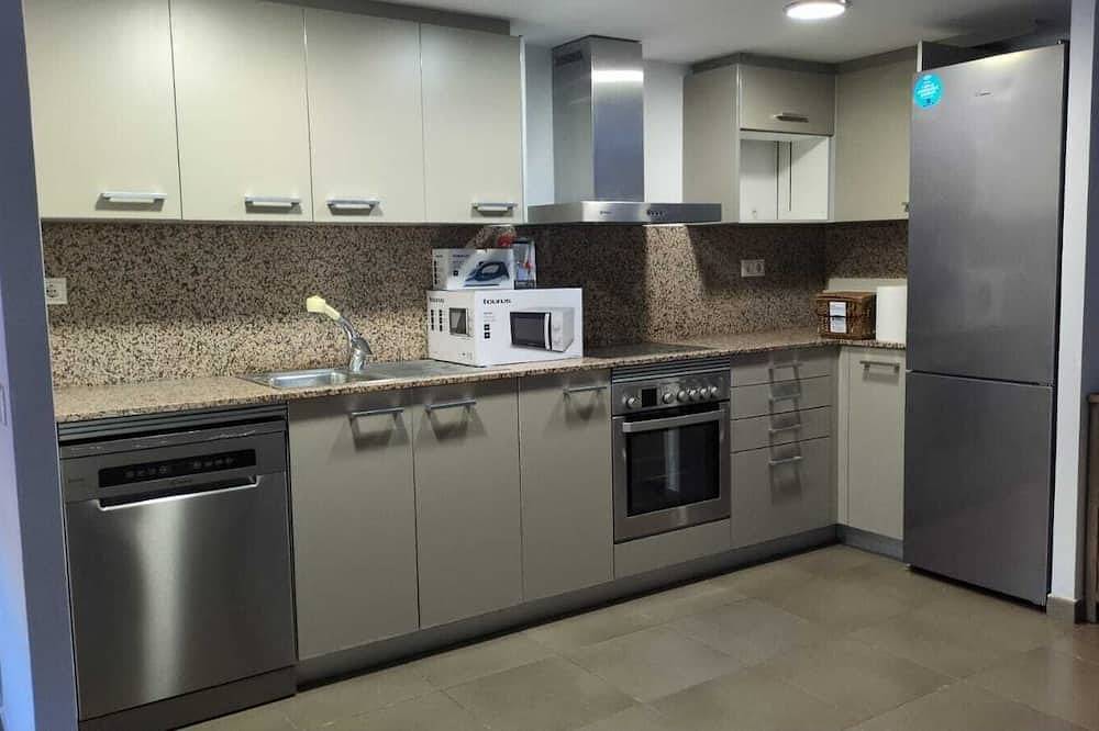 Entire apartment, Piso para 4 personas para estancia de trabajo a 30 minutos de Barcelona. in Premià de Mar, Costa del Maresme