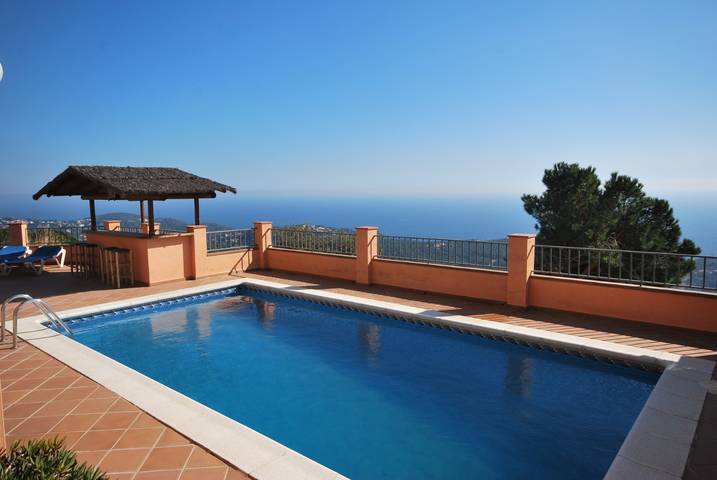Villa for 8 people, with garden, with pets in Lloret de Mar