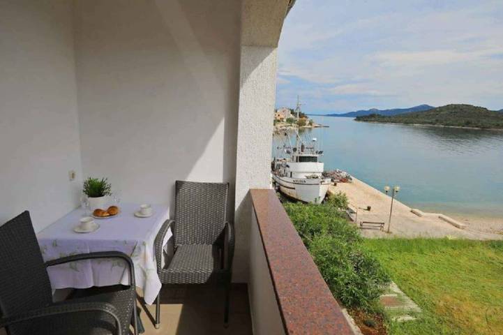 Apartament wakacyjny dla 3 osób, z balkon w Iz