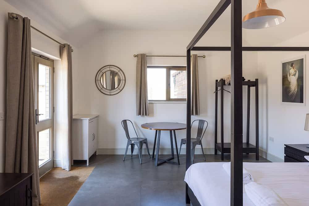 Stylish Studio, courtyard views, countryside location, 20 mins to Cambridge in Croydon (Cambridgeshire), Cambridgeshire