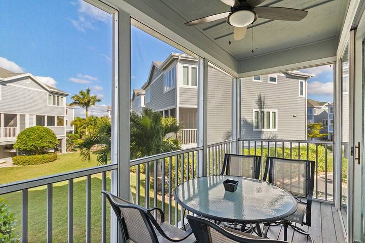 Vacation rental for 6 people, with balcony and pool as well as yard in Longboat Key